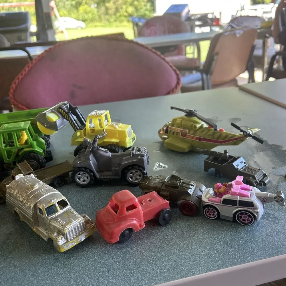Vintage & Modern Toy Vehicle Lot 14 pc - Hot Wheels Matchbox Renwal Barclay